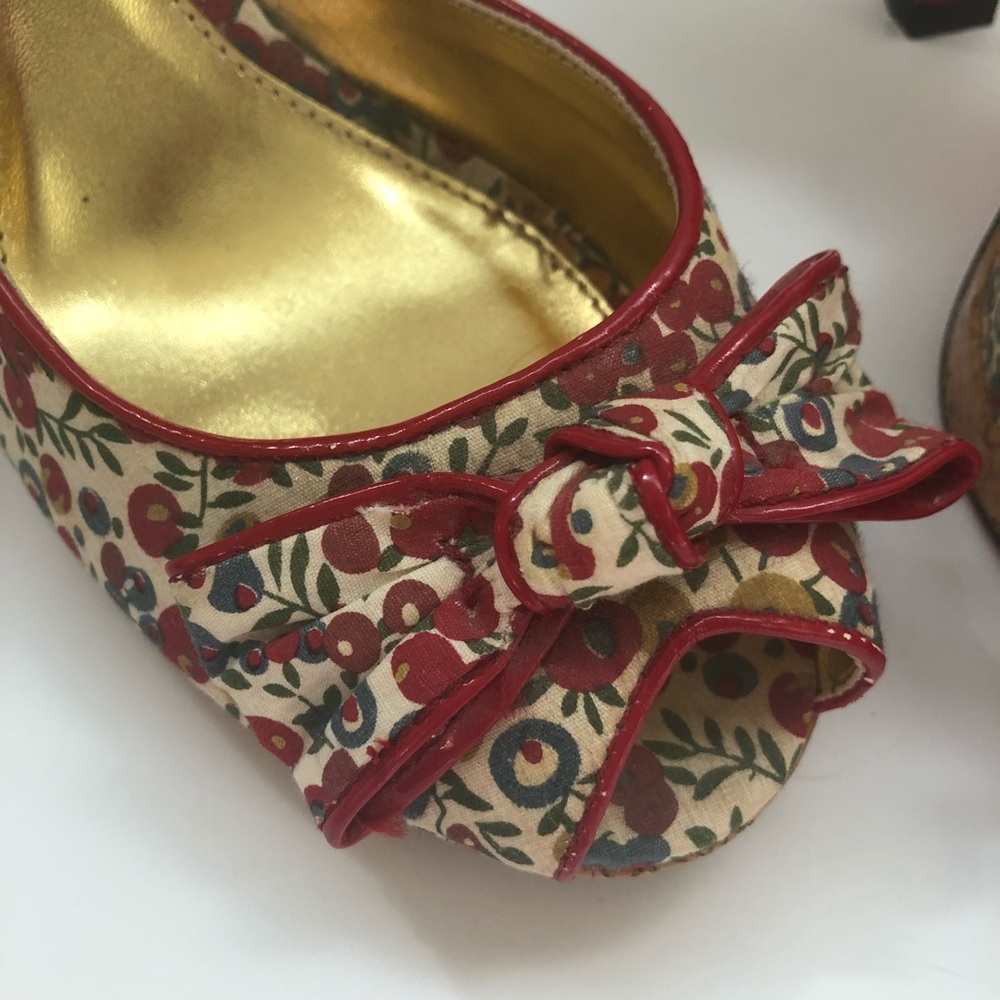 Flower heels rockabilly style